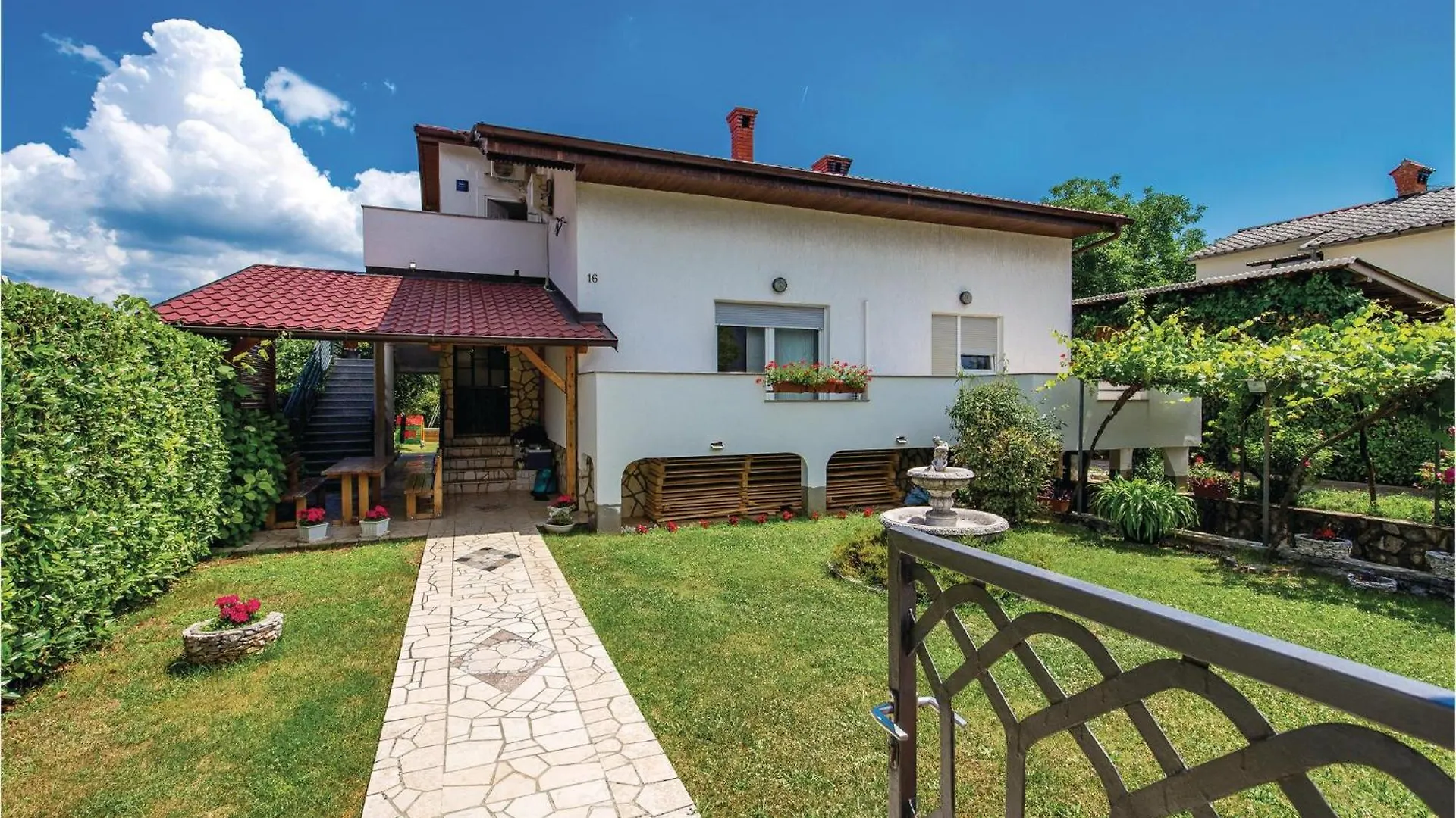 2 Bedroom Gorgeous Apartment In Drazice